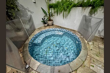 Casa de condomínio à venda com 224m², 4 quartos e 5 vagas Casa de condomínio à venda com 224m², 4 quartos e 5 vagasVaranda/Quintal