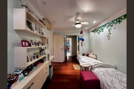 Casa de condomínio à venda com 224m², 4 quartos e 5 vagas Casa de condomínio à venda com 224m², 4 quartos e 5 vagasSuíte 3