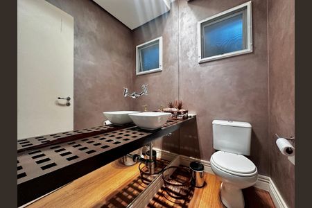 Casa de condomínio à venda com 224m², 4 quartos e 5 vagas Casa de condomínio à venda com 224m², 4 quartos e 5 vagasLavabo
