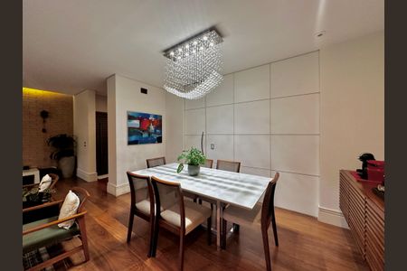 Casa de condomínio à venda com 224m², 4 quartos e 5 vagas Casa de condomínio à venda com 224m², 4 quartos e 5 vagasSala