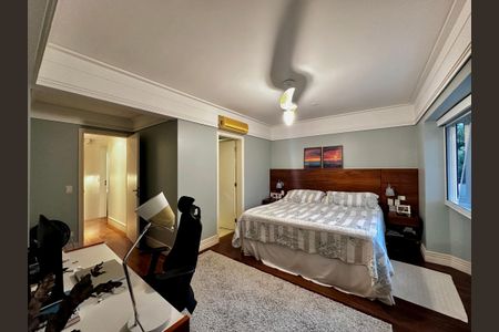 Casa de condomínio à venda com 224m², 4 quartos e 5 vagas Casa de condomínio à venda com 224m², 4 quartos e 5 vagasSuíte 1