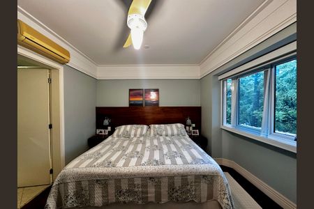 Casa de condomínio à venda com 224m², 4 quartos e 5 vagas Casa de condomínio à venda com 224m², 4 quartos e 5 vagasSuíte 1