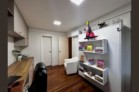 Casa de condomínio à venda com 224m², 4 quartos e 5 vagas Casa de condomínio à venda com 224m², 4 quartos e 5 vagasSuíte 2