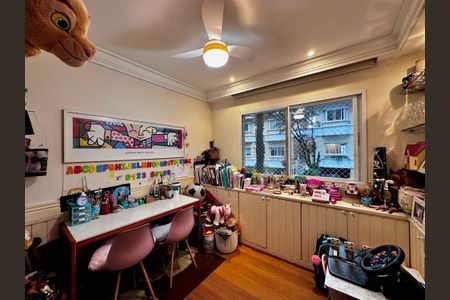 Casa de condomínio à venda com 224m², 4 quartos e 5 vagas Casa de condomínio à venda com 224m², 4 quartos e 5 vagasQuarto de Brinquedo Térreo