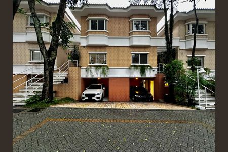 Casa de condomínio à venda com 224m², 4 quartos e 5 vagas Casa de condomínio à venda com 224m², 4 quartos e 5 vagasFachada Casa