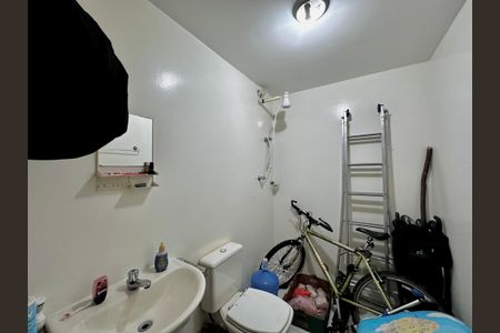 Casa de condomínio à venda com 224m², 4 quartos e 5 vagas Casa de condomínio à venda com 224m², 4 quartos e 5 vagasBanheiro de Serviço
