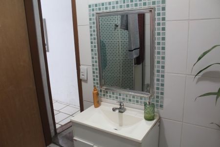 Casa à venda com 180m², 4 quartos e 3 vagasBanheiro da Suíte 2