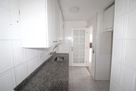 Apartamento à venda com 120m², 2 quartos e 2 vagasCozinha