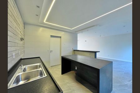 Casa de condomínio à venda com 180m², 4 quartos e 2 vagas Casa de condomínio à venda com 180m², 4 quartos e 2 vagasCozinha