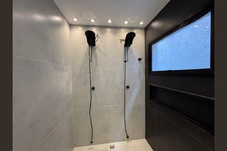 Casa de condomínio à venda com 180m², 4 quartos e 2 vagas Casa de condomínio à venda com 180m², 4 quartos e 2 vagasSuíte 1 - Banheiro