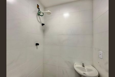 Casa de condomínio à venda com 180m², 4 quartos e 2 vagas Casa de condomínio à venda com 180m², 4 quartos e 2 vagasÁrea de Serviço - Banheiro