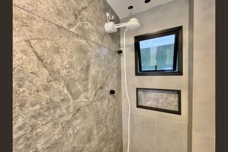 Casa de condomínio à venda com 180m², 4 quartos e 2 vagas Casa de condomínio à venda com 180m², 4 quartos e 2 vagasSuíte 4 - Banheiro