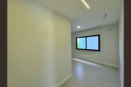 Casa de condomínio à venda com 180m², 4 quartos e 2 vagas Casa de condomínio à venda com 180m², 4 quartos e 2 vagasSuíte 3