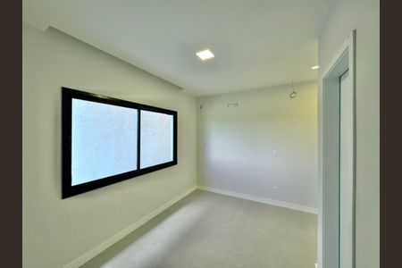 Casa de condomínio à venda com 180m², 4 quartos e 2 vagas Casa de condomínio à venda com 180m², 4 quartos e 2 vagasSuíte 3