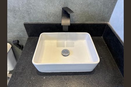 Casa de condomínio à venda com 180m², 4 quartos e 2 vagas Casa de condomínio à venda com 180m², 4 quartos e 2 vagasSuíte 2 - Banheiro