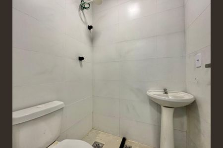 Casa de condomínio à venda com 180m², 4 quartos e 2 vagas Casa de condomínio à venda com 180m², 4 quartos e 2 vagasÁrea de Serviço - Banheiro