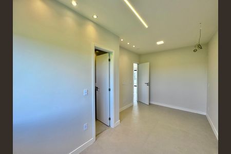 Casa de condomínio à venda com 180m², 4 quartos e 2 vagas Casa de condomínio à venda com 180m², 4 quartos e 2 vagasSuíte 2