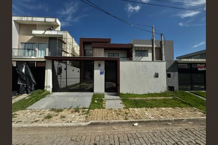 Casa de condomínio à venda com 180m², 4 quartos e 2 vagas Casa de condomínio à venda com 180m², 4 quartos e 2 vagasFachada