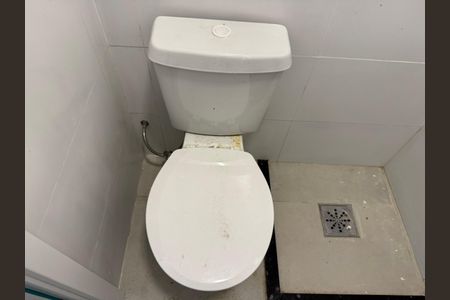 Casa de condomínio à venda com 180m², 4 quartos e 2 vagas Casa de condomínio à venda com 180m², 4 quartos e 2 vagasÁrea de Serviço - Banheiro