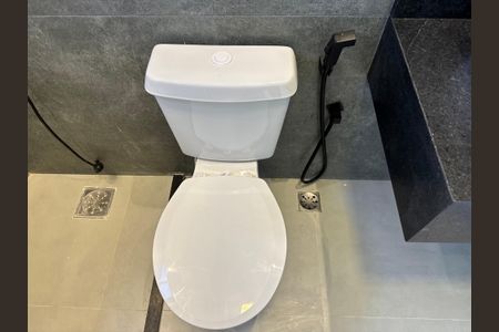 Casa de condomínio à venda com 180m², 4 quartos e 2 vagas Casa de condomínio à venda com 180m², 4 quartos e 2 vagasSuíte 2 - Banheiro