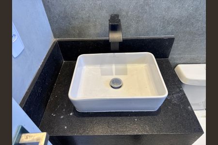 Casa de condomínio à venda com 180m², 4 quartos e 2 vagas Casa de condomínio à venda com 180m², 4 quartos e 2 vagasSuíte 3 - Banheiro