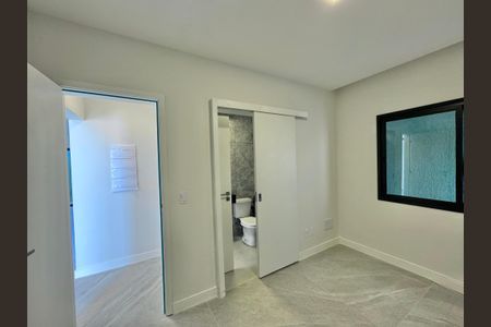 Casa de condomínio à venda com 180m², 4 quartos e 2 vagas Casa de condomínio à venda com 180m², 4 quartos e 2 vagasSuíte 4