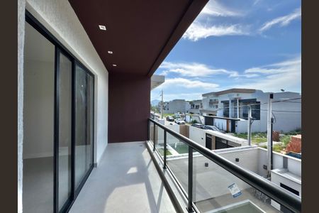 Casa de condomínio à venda com 180m², 4 quartos e 2 vagas Casa de condomínio à venda com 180m², 4 quartos e 2 vagasSuíte 1 - Varanda