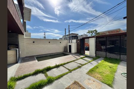 Casa de condomínio à venda com 180m², 4 quartos e 2 vagas Casa de condomínio à venda com 180m², 4 quartos e 2 vagasÁrea externa