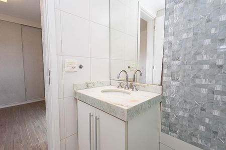 Apartamento à venda com 64m², 2 quartos e 1 vaga Apartamento à venda com 64m², 2 quartos e 1 vagaBanheiro da Suíte 1
