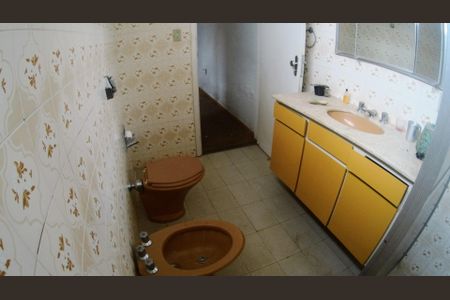 Casa à venda com 175m², 3 quartos e 2 vagasBanheiro