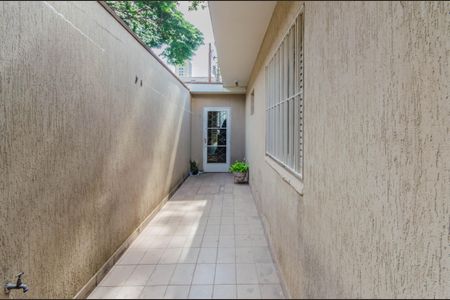 Casa à venda com 170m², 5 quartos e 2 vagas Casa à venda com 170m², 5 quartos e 2 vagasCorredor Lateral