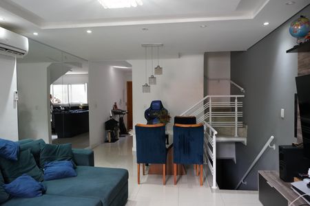 Casa de condomínio à venda com 217m², 3 quartos e 2 vagasSala