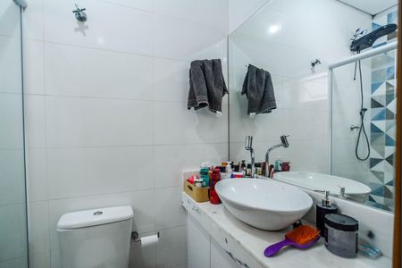 Apartamento à venda com 100m², 2 quartos e 2 vagas Apartamento à venda com 100m², 2 quartos e 2 vagasBanheiro da Suíte