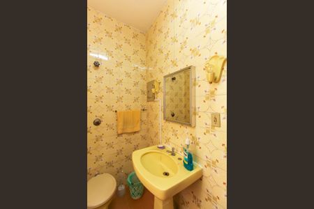 Casa à venda com 240m², 3 quartos e 3 vagas Casa à venda com 240m², 3 quartos e 3 vagasBanheiro 1