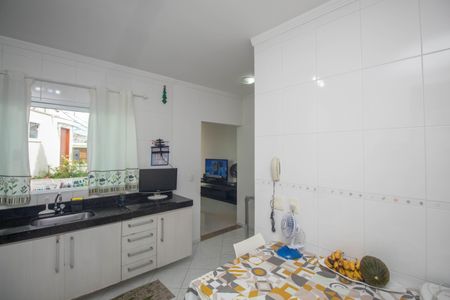 Casa à venda com 90m², 2 quartos e 2 vagas Casa à venda com 90m², 2 quartos e 2 vagasCozinha