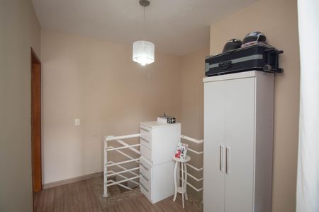 Casa à venda com 90m², 2 quartos e 2 vagas Casa à venda com 90m², 2 quartos e 2 vagasEscada