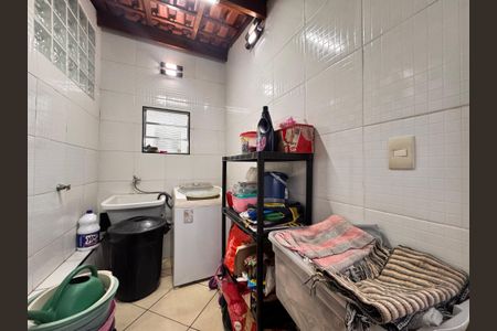 Apartamento à venda com 130m², 3 quartos e 2 vagas Apartamento à venda com 130m², 3 quartos e 2 vagasLavanderia