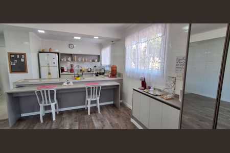 Casa à venda com 230m², 3 quartos e 8 vagas Casa à venda com 230m², 3 quartos e 8 vagasCozinha