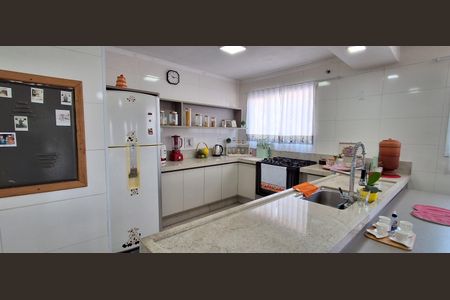 Casa à venda com 230m², 3 quartos e 8 vagas Casa à venda com 230m², 3 quartos e 8 vagasCozinha