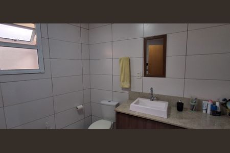 Casa à venda com 230m², 3 quartos e 8 vagas Casa à venda com 230m², 3 quartos e 8 vagasBanheiro Social