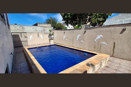 Casa à venda com 230m², 3 quartos e 8 vagas Casa à venda com 230m², 3 quartos e 8 vagasPiscina