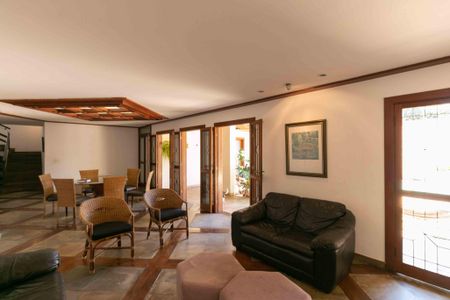 Casa à venda com 460m², 5 quartos e 5 vagasSala de Estar / Jantar