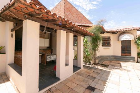 Casa à venda com 460m², 5 quartos e 5 vagasVaranda gourmet