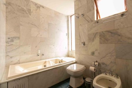 Casa à venda com 460m², 5 quartos e 5 vagasBanheiro Suite