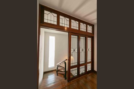 Casa à venda com 460m², 5 quartos e 5 vagasCorredor