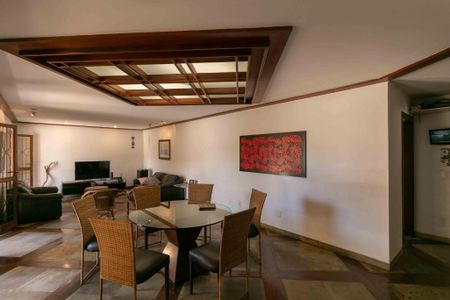 Casa à venda com 460m², 5 quartos e 5 vagasSala de Estar / Jantar