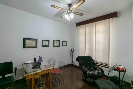 Casa à venda com 460m², 5 quartos e 5 vagasEscritório