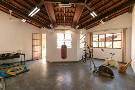 Casa à venda com 460m², 5 quartos e 5 vagasAcademia