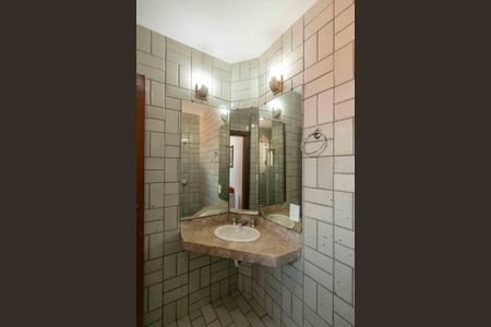 Casa à venda com 460m², 5 quartos e 5 vagasBanheiro Suite 1