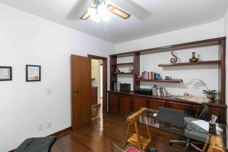 Casa à venda com 460m², 5 quartos e 5 vagasEscritório